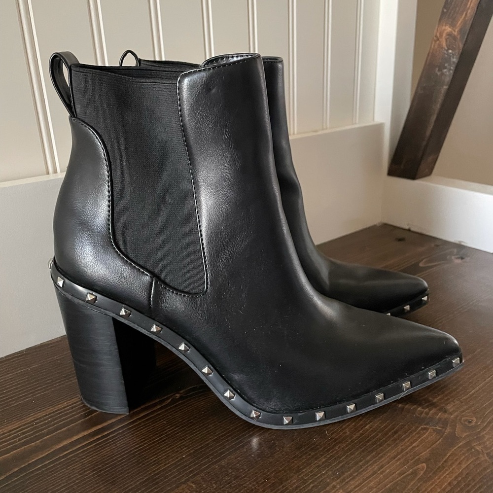 Size 7.5 Chelsea boot by Charles David